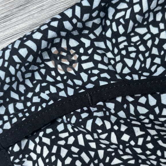 LULULEMON Run Times Shorts 4" Miss Mosaic Black / Black size 6 - Picture 3 of 3